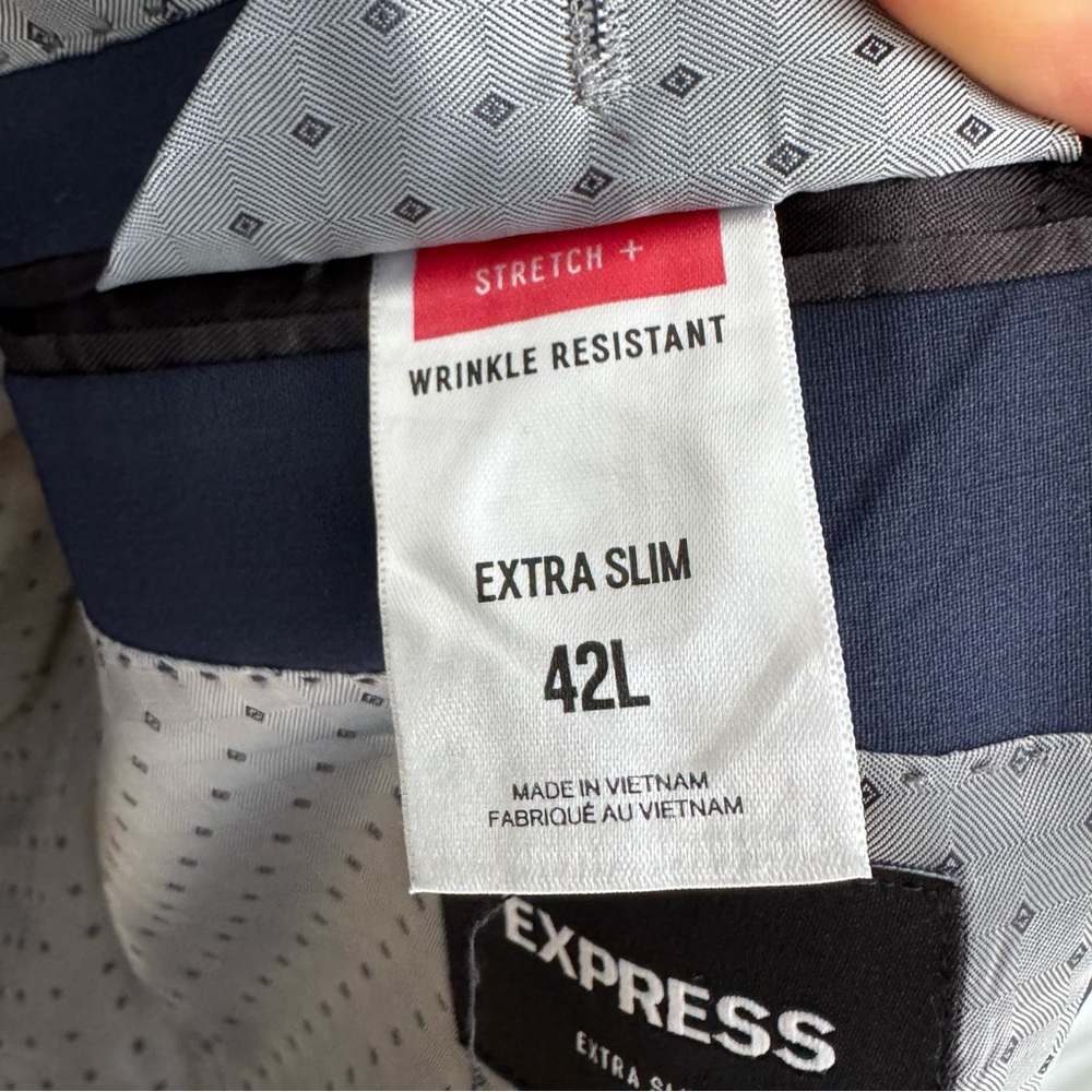 Express men’s navy 2 piece suit - Picture 3 of 8